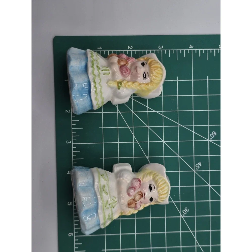 Vintage Holland Girls Dutch Sister Maid‎ Dress Salt and Pepper Shakers Japan